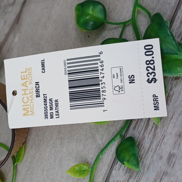 Michael Kors Burch Medium Messenger NWT - Picture 4 of 11